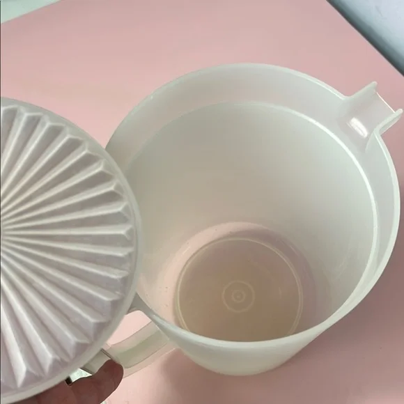 Tupperware Classic Pitcher - Picture 5 of 7